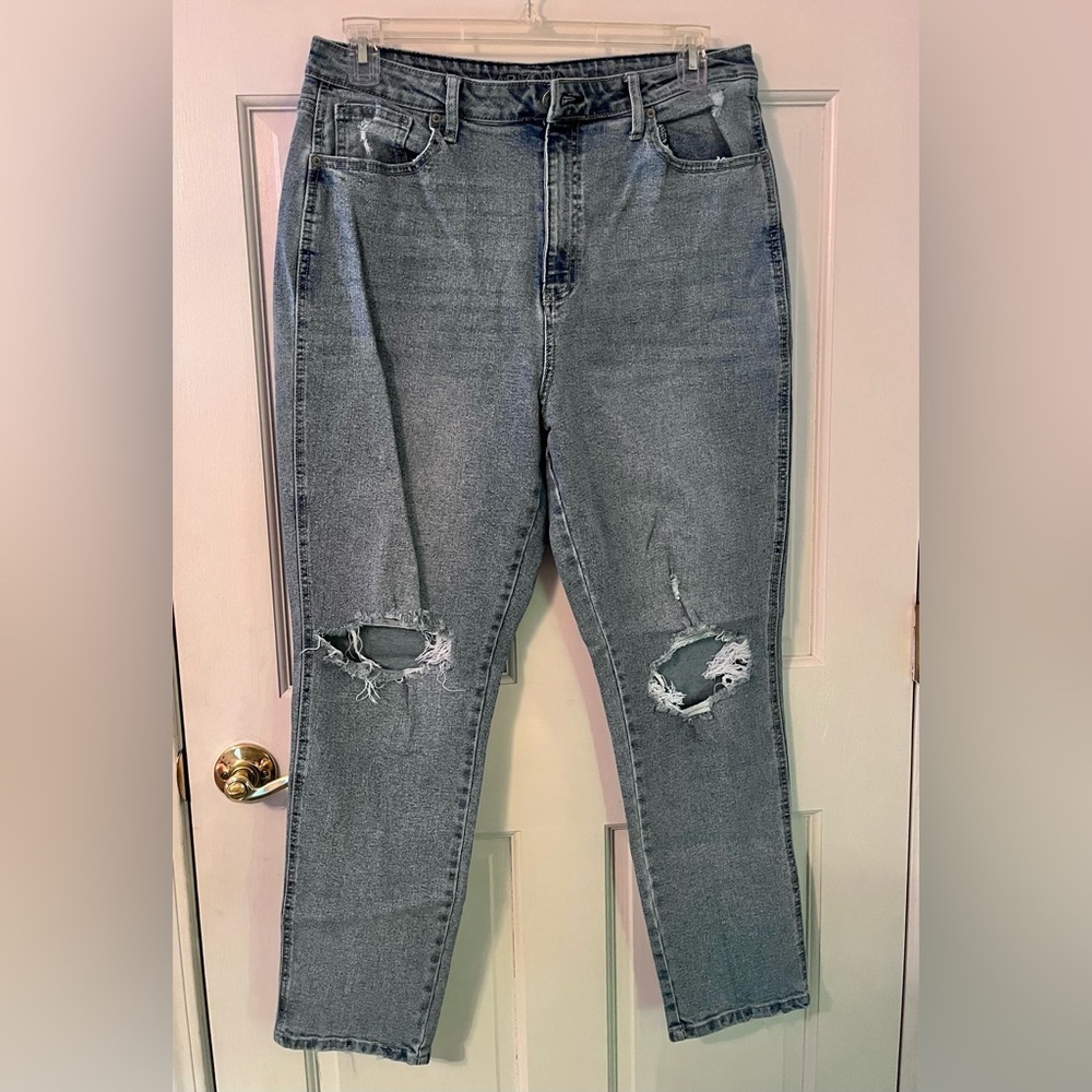ARIZONA Women’s High-Rise Ripped Denim Straight Mom Jeans